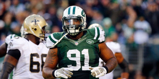 EAST RUTHERFORD, NJ - NOVEMBER 03: (NEW YORK DAILIES OUT) Sheldon Richardson #91 of the New York Jets in action against t