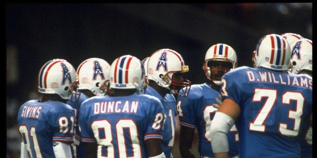 Football: Houston Oilers QB Warren Moon #1 in huddle w. teammates during game vs KC Chiefs. (Photo by William Snyder//Time Life Pictures/Getty Images)