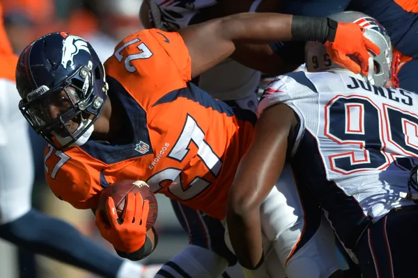 Meet the Denver Broncos' skydiving team, Thunderstorm - CBS News