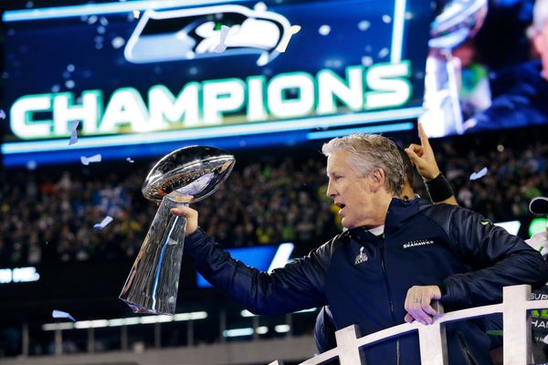 Joe Namath wore a mink coat for Super Bowl coin toss and then