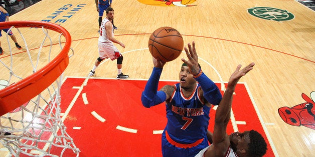 CHICAGO, IL - APRIL 11: Carmelo Anthony #7 of the New York Knicks shoots against Jimmy Butler #21 of the Chicago Bulls on Apr