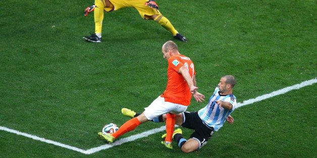 SAO PAULO, BRAZIL - JULY 09: Javier Mascherano of Argentina tackles Arjen Robben of the Netherlands as he attempts a shot against goalkeeper Sergio Romero during the 2014 FIFA World Cup Brazil Semi Final match between the Netherlands and Argentina at Arena de Sao Paulo on July 9, 2014 in Sao Paulo, Brazil. (Photo by Julian Finney/Getty Images)