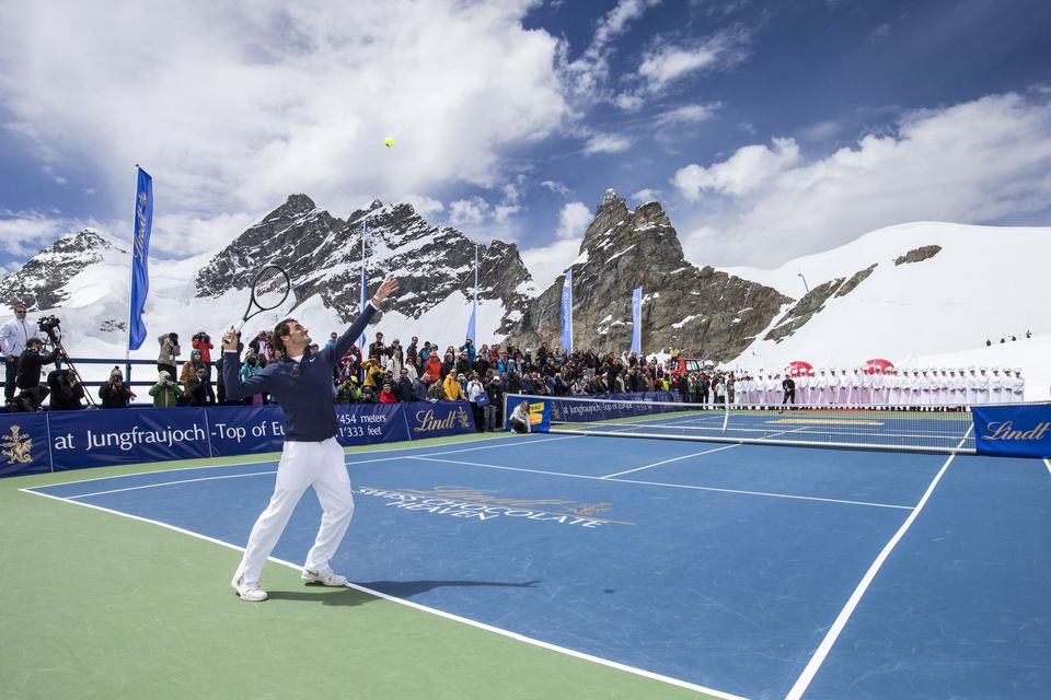 Roger Federer in match with US ski racer Lindsey Vonn atop the Jungfraujoch âTop of Europeâ