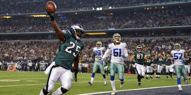 ARLINGTON, TX - DECEMBER 29: LeSean McCoy #25 of the Philadelphia Eagles runs into the end zone for a touchdown against the Dallas Cowboys at AT&T Stadium on December 29, 2013 in Arlington, Texas. The Eagles won 24-22. (Photo by Drew Hallowell/Philadelphia Eagles/Getty Images)