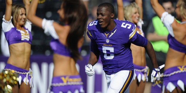 MINNEAPOLIS, MN - SEPTEMBER 28: Teddy Bridgewater #5 of the Minnesota Vikings runs onto the field before the game against the