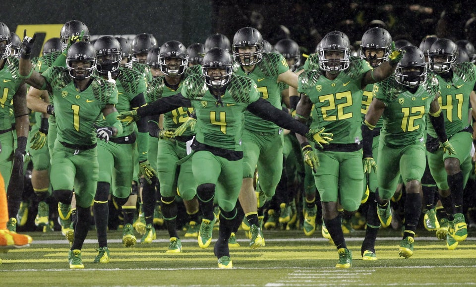 2013 Oregon Ducks White & Green Uniforms  Oregon ducks football, Ducks  football, Football uniforms