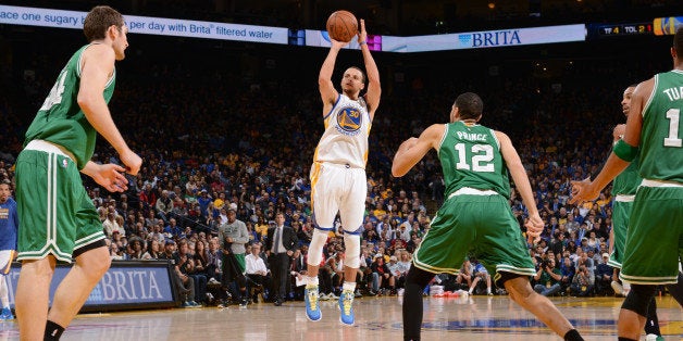 OAKLAND, CA - JANUARY 25: Stephen Curry #30 of the Golden State Warriors shoots against the Boston Celtics on January 25, 2015 at Oracle Arena in Oakland, California. NOTE TO USER: User expressly acknowledges and agrees that, by downloading and or using this photograph, user is consenting to the terms and conditions of Getty Images License Agreement. Mandatory Copyright Notice: Copyright 2015 NBAE (Photo by Noah Graham/NBAE via Getty Images)