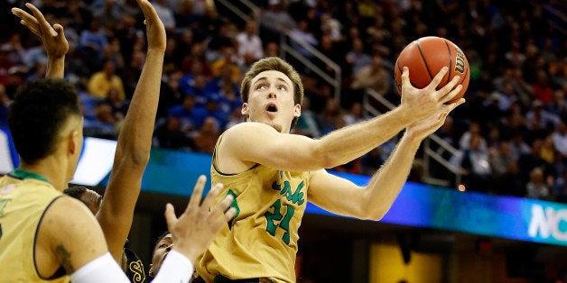 CLEVELAND, OH - MARCH 26: Pat Connaughton #24 of the Notre Dame Fighting Irish shoots against the Wichita State Shockers duri