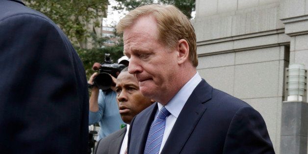 NFL Commissioner Roger Goodell leaves Federal court in New York, Monday, Aug. 31, 2015. Last-minute settlement talks between lawyers for NFL Commissioner Roger Goodell and New England Patriots quarterback Tom Brady have failed, leaving a judge to decide the fate of "Deflategate." (AP Photo/Richard Drew)