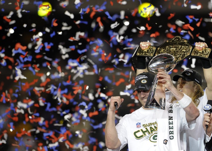 Green Bay Packers defeat Steelers, 31-25, in Super Bowl