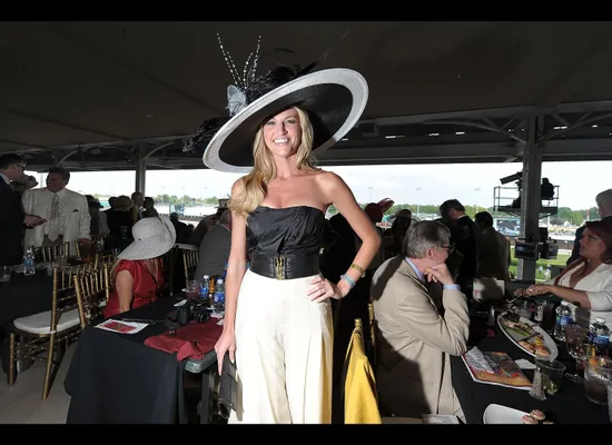 Tom Brady, Aaron Rodgers Among Celebrities Dressed to Impress at 137th  Kentucky Derby 