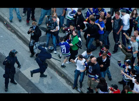 Vancouver riots after ice-hockey defeat – in pictures, World news