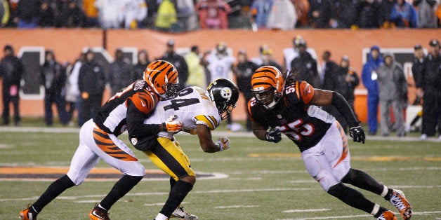 CINCINNATI, OH - JANUARY 9: Vontaze Burfict #55 of the Cincinnati Bengals makes a late hit on Antonio Brown #84 of the Pittsburgh Steelers to set up the winning field goal in the fourth quarter of the AFC Wild Card Playoff game at Paul Brown Stadium on January 9, 2016 in Cincinnati, Ohio. The Steelers defeated the Bengals 18-16. (Photo by Joe Robbins/Getty Images) 