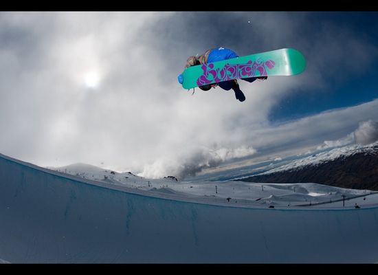24 Olympic Snowboarders Shaun White And Hannah Teter Snowboard In