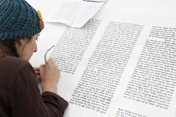Torah scroll that women helped write to be unveiled in Madrid