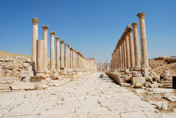Summary: Description 1 Cardo maximus de Jerash. | Source | Author Jeanhousen | Date 2010-09-21 | Permission | other_version