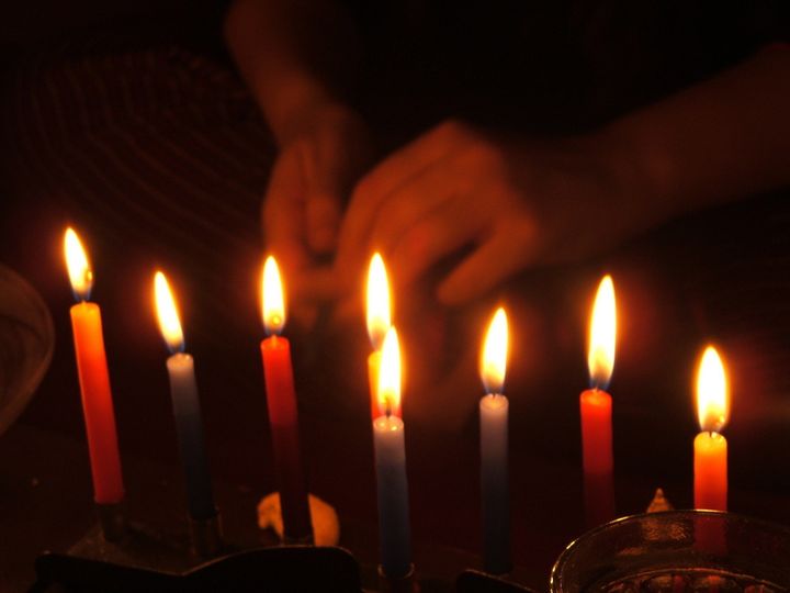 description 1 Light holdings of Hanukkah 1 הדלקת נירות של חנוכה | date 2007-12-11 | source | author Chenspec | permission | other_versions ... 