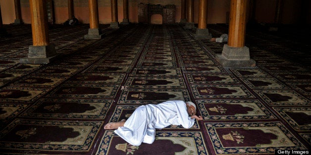 A Kashmiri Muslim takes a nap at the landmark Jamia Masjid in Srinagar on August 2, 2011. For Muslims across the world, the beginning of the ninth month in the Muslim lunar calendar which marks the start of Ramadan is a time for spiritual reflection, prayers and fasting. During Ramadan practicing Muslims do not eat, drink, smoke or have sex between sunrise and sunset. AFP PHOTO/Tauseef MUSTAFA (Photo credit should read TAUSEEF MUSTAFA/AFP/Getty Images)