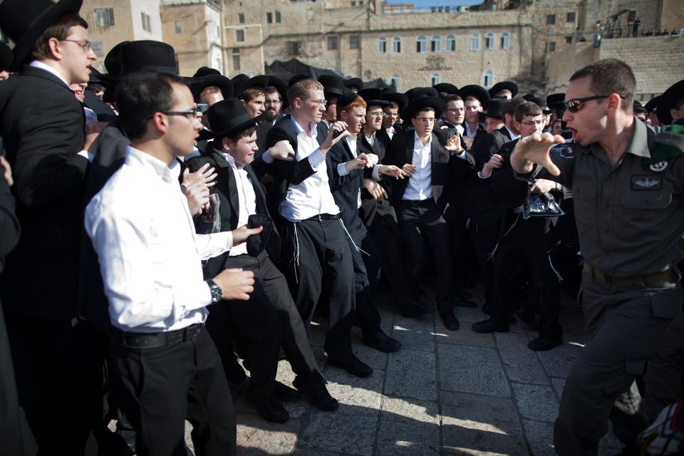 Clashes Erupt At Women of The Wall Prayer Service in Jerusalem