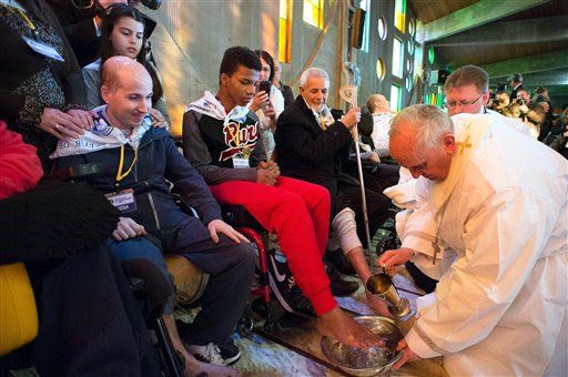 Pope Francis Washes Feet 