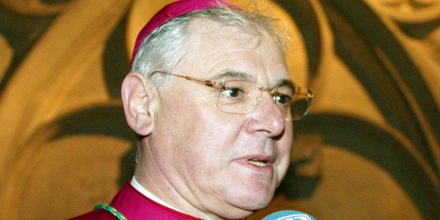 Der Regensburger Bischof Gerhard Ludwig Mueller gibt Dienstag Nacht, 19. April 2005, im Dom zu Regensburg ein statement zur Papstwahl ab. Mit einem Tedeum feierte die Stadt die Wahl von Josef Ratzinger zum Papst. Ratzinger hatte in Regensburg einige Jahre an der Universitaet gelehrt (AP Photo/Uwe Lein) ----- Bishop Gerhard Ludwig Mueller delievers a statement in Regensburg, southern Germany, Tuesday night, April 19, 2005, on the election of the new Pope. Cardinal Joseph Ratzinger of Germany, the Roman Catholic Church's leading hard-liner, was elected pope Tuesday in the first conclave of the new millennium. He chose the name Benedict XVI. (AP Photo/Uwe Lein)