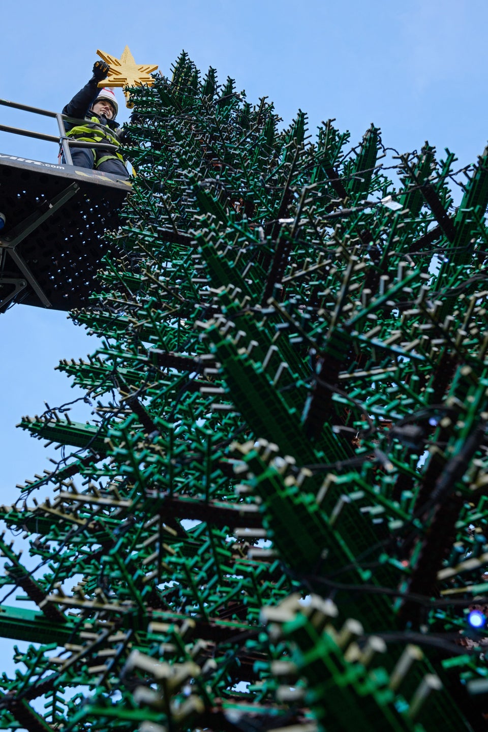 Look!: A Giant LEGO Christmas Tree Built In Sydney (Apartment Therapy Main)