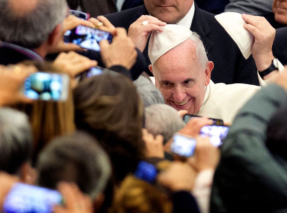 Pope Francis' Most Iconic Photos Of 2014 | HuffPost Religion