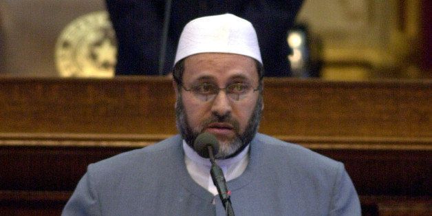 Imam Moujahed Bakhach of the Islamic Association of Tarrant County delivers the opening prayer before the House Tuesday, March 18, 2003, at the Capitol in Austin, Texas. Speaker Tom Craddick, R-Midland, top, bows his head as he listens. (AP Photo/Kelly West)