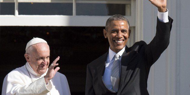 US President Barack Obama and Pope Francis wave during an arrival ceremony on the South Lawn of the White House in Washington, DC, September 23, 2015. More than 15,000 people packed the South Lawn for a full ceremonial welcome on Pope Francis' historic maiden visit to the United States. AFP PHOTO / JIM WATSON (Photo credit should read JIM WATSON/AFP/Getty Images)
