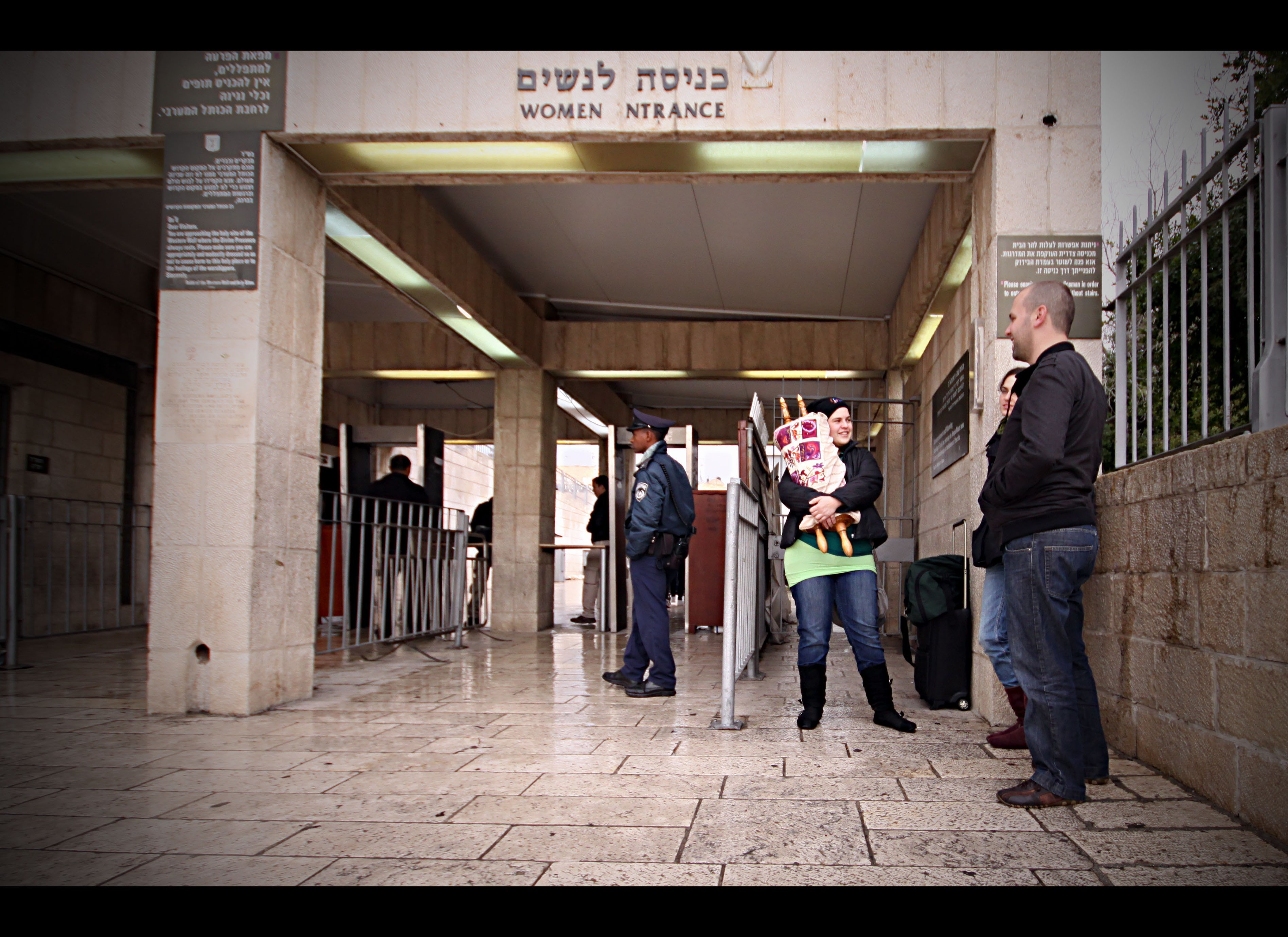 'Women Of The Wall' Gather For Service (PHOTOS) | HuffPost Religion