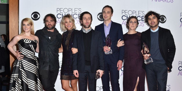 Melissa Rauch, and from left, Johnny Galecki, Kaley Cuoco, Simon Helberg, Jim Parsons, Mayim Bialik, and Kunal Nayyar pose in the press room with the award for favorite network TV comedy for "The Big Bang Theory" at the People's Choice Awards at the Microsoft Theater on Wednesday, Jan. 6, 2016, in Los Angeles. (Photo by Jordan Strauss/Invision/AP)