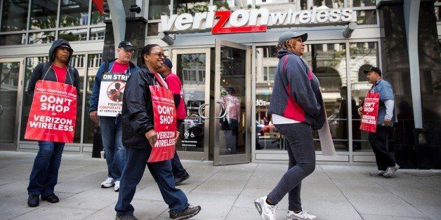 WASHINGTON, USA - MAY 18: Verizon workers on strike march outside of a Verizon Wireless store in downtown Washington, USA on May 18, 2016. (Photo by Samuel Corum/Anadolu Agency/Getty Images)