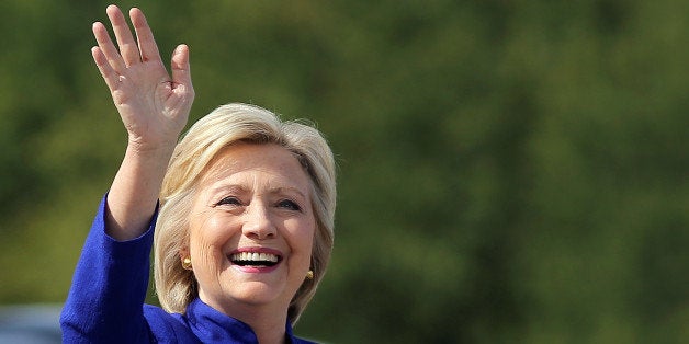 U.S. Democratic presidential candidate Hillary Clinton waves as she boards her campaign plane at the Westchester County airport in White Plains, New York, U.S., September 21, 2016. REUTERS/Carlos Barria