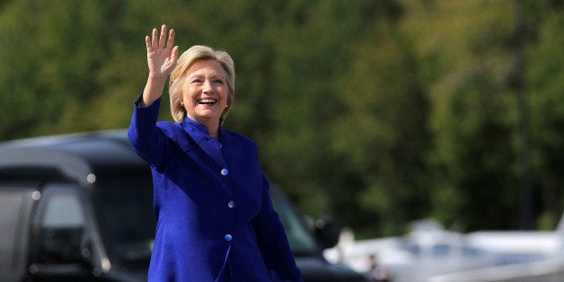 U.S. Democratic presidential candidate Hillary Clinton waves as she boards her campaign plane at the Westchester County airport in White Plains, New York, U.S., September 21, 2016. REUTERS/Carlos Barria