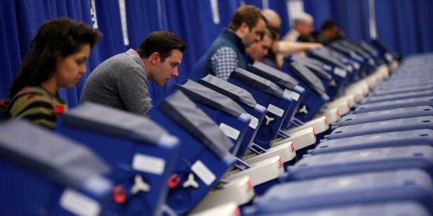 Voters cast their ballots during early voting in Chicago, Illinois, U.S., October 14, 2016. REUTERS/Jim Young 