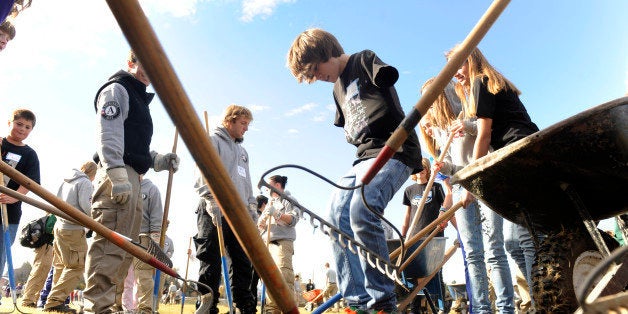 Hundreds of Americorps volunteers, volunteers for Outdoor Colorado and eighth-graders at Hamilton Middle School work together