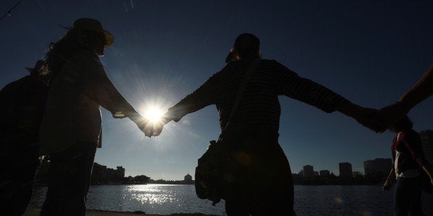 Protesters against President-elect Republican Donald Trump ring Lake Merritt's shoreline in Oakland, California, U.S. November 13, 2016. REUTERS/Noah Berger