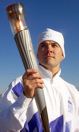 Description Picture of en:John Nowak carrying the Olympic Torch to Salt Lake City and the 2002 Winter Games. Picture from: http://www. ... 