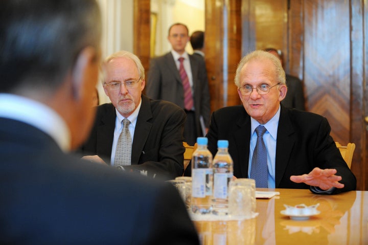 Chairman of the US House Foreign Affairs Committee congressman Howard Berman (R) and US Ambassador to Russia John Beyrle (C)