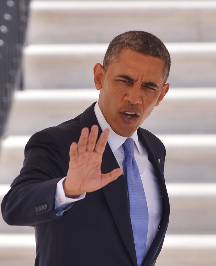 US President Barack Obama waves as he makes his to board Marine One April 3,2013 on the South Lawn of the White House in Wash