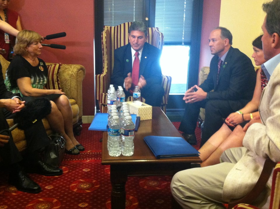 Sen. Manchin meets with Newtown families