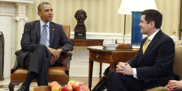 US President Barack Obama (L) talks to Dr. Russell Moore, Southern Baptist Convention, Nashville, TN and Suzii Paynter, Execu