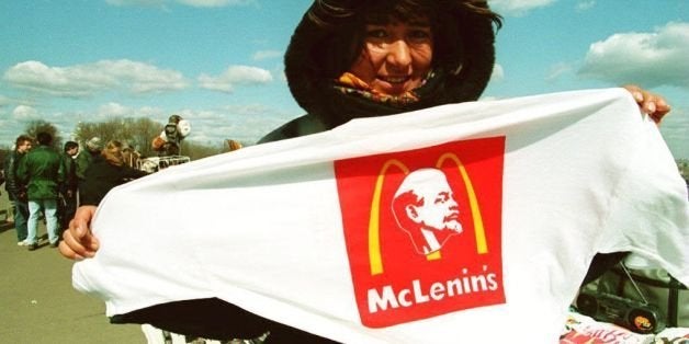 A vendor displays a Lenin/McDonald's T-shirt for sale in Moscow, on April 22, 1994. Today is the 124th anniversary of Vladimir Lenin's birth. (Photo credit should read HECTOR MATA/AFP/GettyImages)