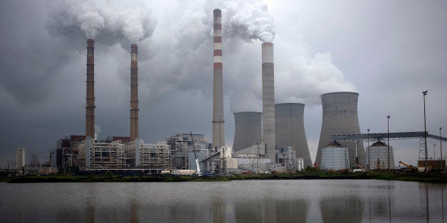 Plumes of water vapor emit from the Tennessee Valley Authority Paradise Fossil Plant in Paradise, Kentucky, U.S., on Tuesday, Aug. 13, 2013. The plant generates and delivers 14 billion kilowatt-hours of coal-fired electricity per year to Western Kentucky and Nashville, Tennessee. Photographer: Luke Sharrett/Bloomberg via Getty Images