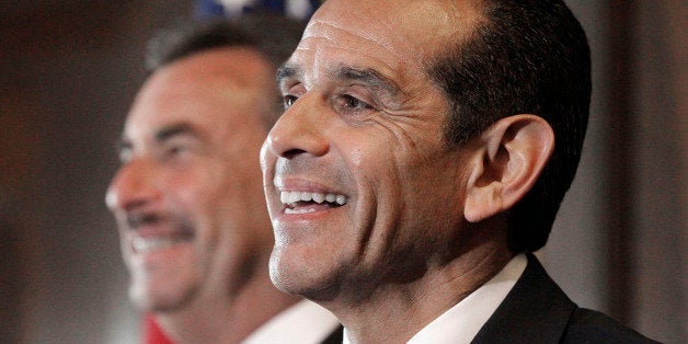 Los Angeles Mayor Antonio Villaraigosa, right, and Police Chief Charlie Beck discuss the dismissal of the 2001 LAPD consent decree, ending federal oversight of the department prompted by the Rampart corruption scandal, at police headquarters on Thursday, May 16, 2013, in Los Angeles. (AP Photo/Reed Saxon).