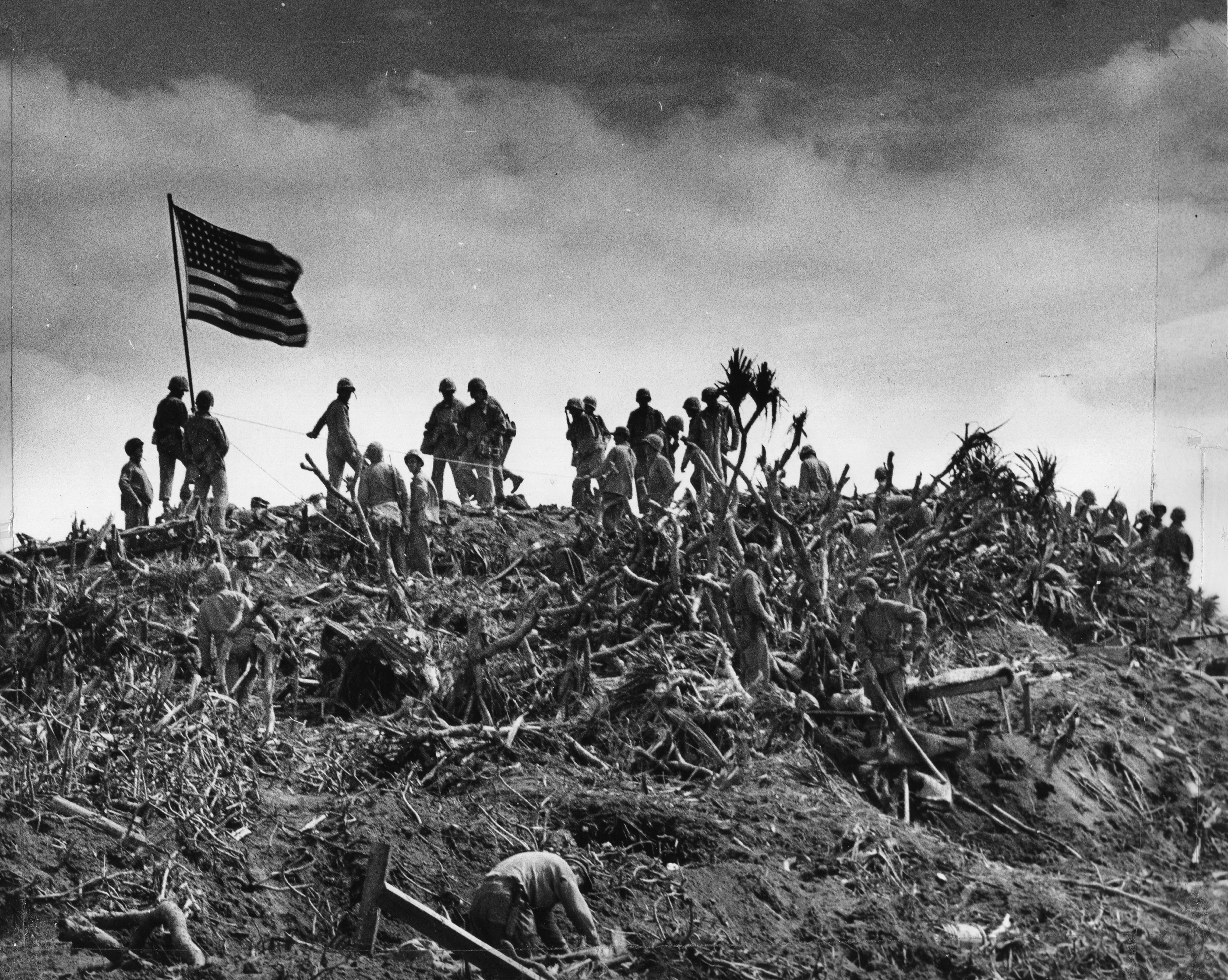 Lesser-Known Images Tell The Real Story Behind That Iconic Iwo Jima ...