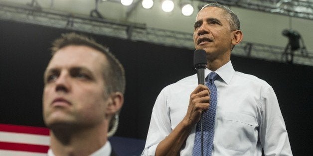 A Secret Service agent stands guard as US President Barack Obama answers questions during a town hall event at Benedict College in Columbia, South Carolina, March 6, 2015. AFP PHOTO / SAUL LOEB (Photo credit should read SAUL LOEB/AFP/Getty Images)