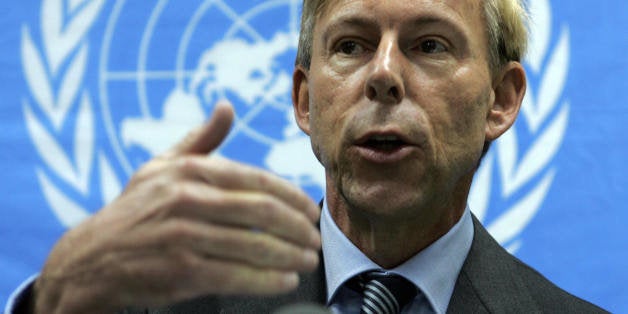 CIUDAD DE GUATEMALA, GUATEMALA: Anders Kompass, representante del Alto Comisiondado de las Naciones Unidas para los Derechos Humanos en Guatemala, responde preguntas de la prensa en Ciudad de Guatemala, el 13 de Febrero de 2006. Para la ONU la complejidad del fenomeno de la violencia en Guatemala se agudiza por la debilidad en los sistemas de informacion y analisis y por escasa capacidad de la Policia Nacional Civil (PNC) y del Ministerio Publico (MP) para investigar y esclarecer los delitos. El 2005, segun la ONU, fue el mas violento de los ultimos anos en lo que se refiere al derecho de la vida en Guatemala, al registrarse 5.338 homicidios. AFP PHOTO/Orlando SIERRA (Photo credit should read ORLANDO SIERRA/AFP/Getty Images)