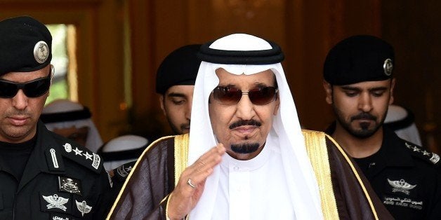 Saudi King Salman bin Abdulaziz (C) walks out to receive Sheikh Mohammed Bin Rashid al-Maktoum, ruler of Dubai (unseen) upon