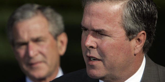 Washington, UNITED STATES: US President George W. Bush (L) looks on as his brother Florida Governor Jeb Bush speaks 19 April